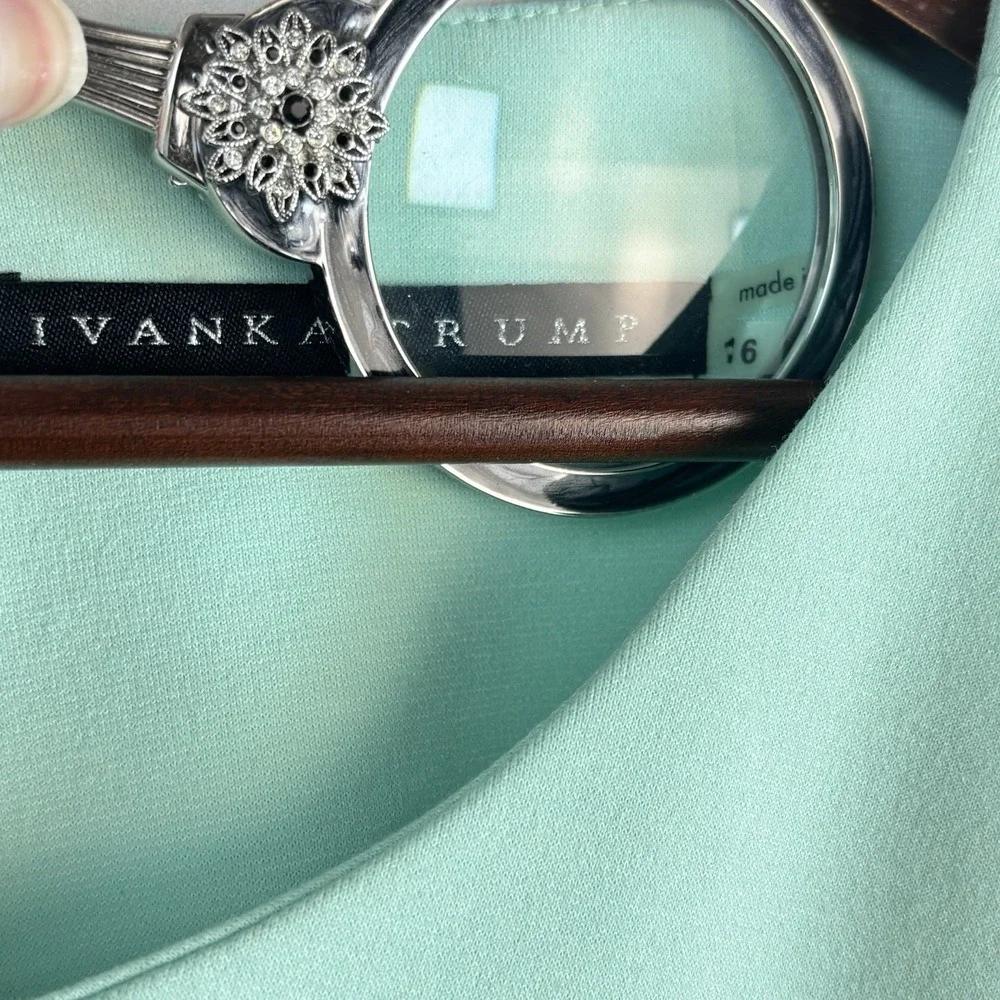 Ivanka Trump Dress 16 Sleeveless Sheath Mint Green Slimming Sexy Gold Zip - Picture 3 of 13